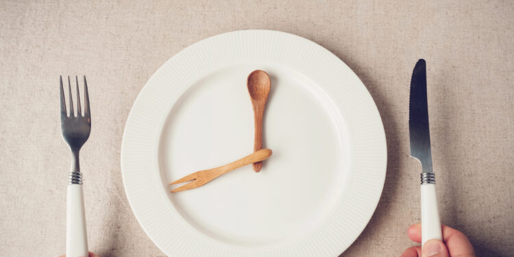 Ab wann wird beim Fasten Fett abgebaut? Wissenschaftliche Hintergründe erklärt