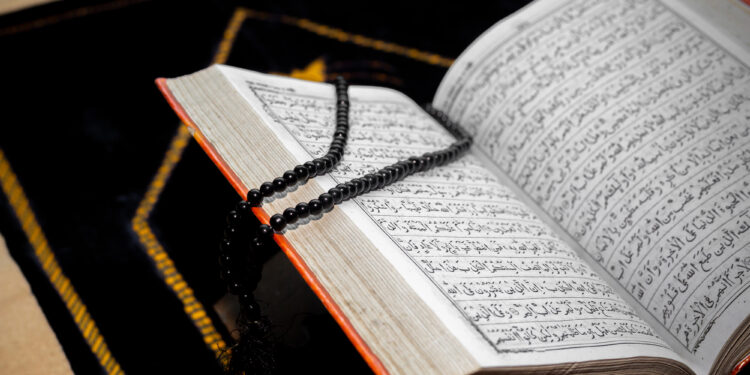 Fasten im Islam: Bedeutung und Regeln während des Ramadan und darüber hinaus