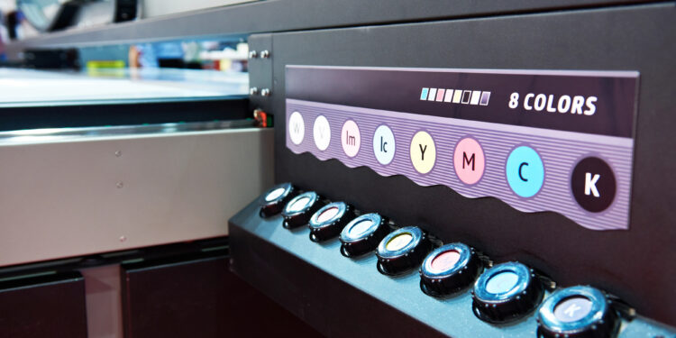 UV-Druck erklärt: Wie moderne Drucktechnik neue Gestaltungsmöglichkeiten schafft